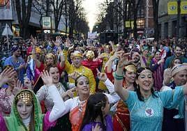 Casi todas las comparsas han desfiladof por la Gran Vía.