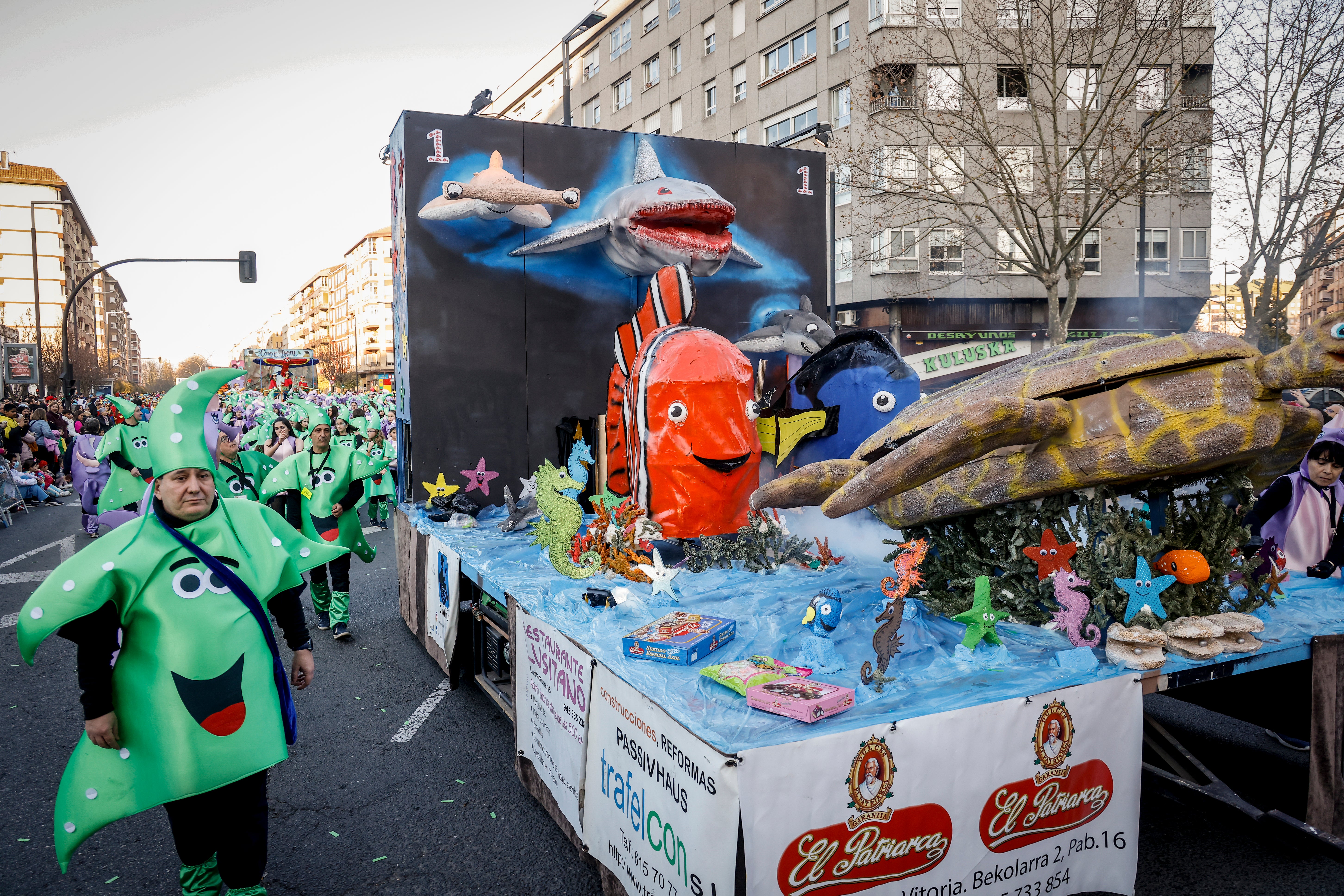Vitoria se tiñe de Carnaval