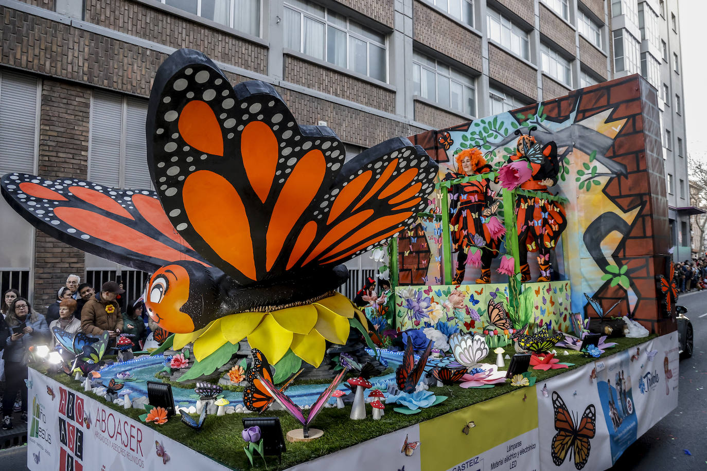 Vitoria se tiñe de Carnaval