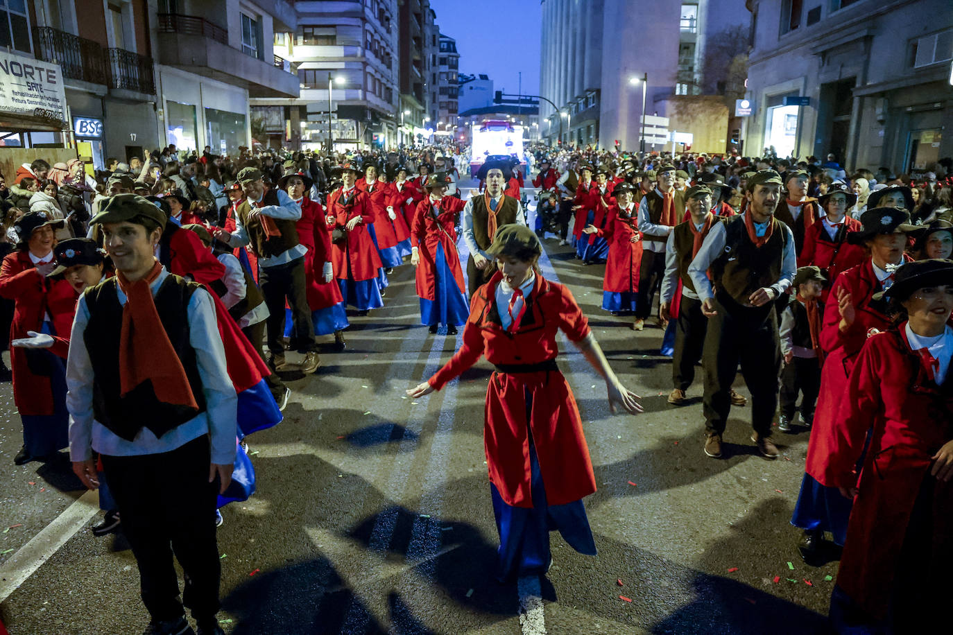 Vitoria se tiñe de Carnaval