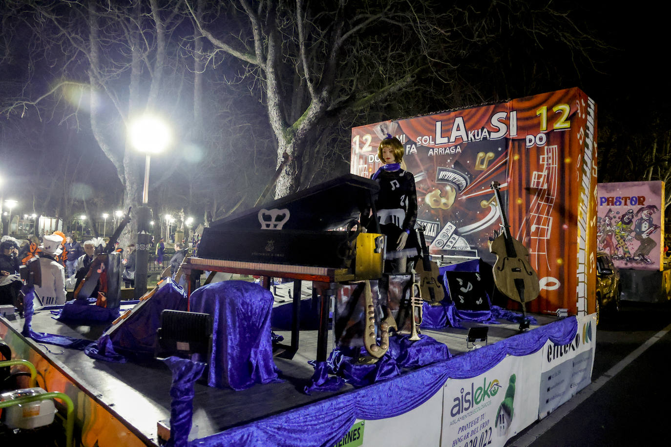 Vitoria se tiñe de Carnaval