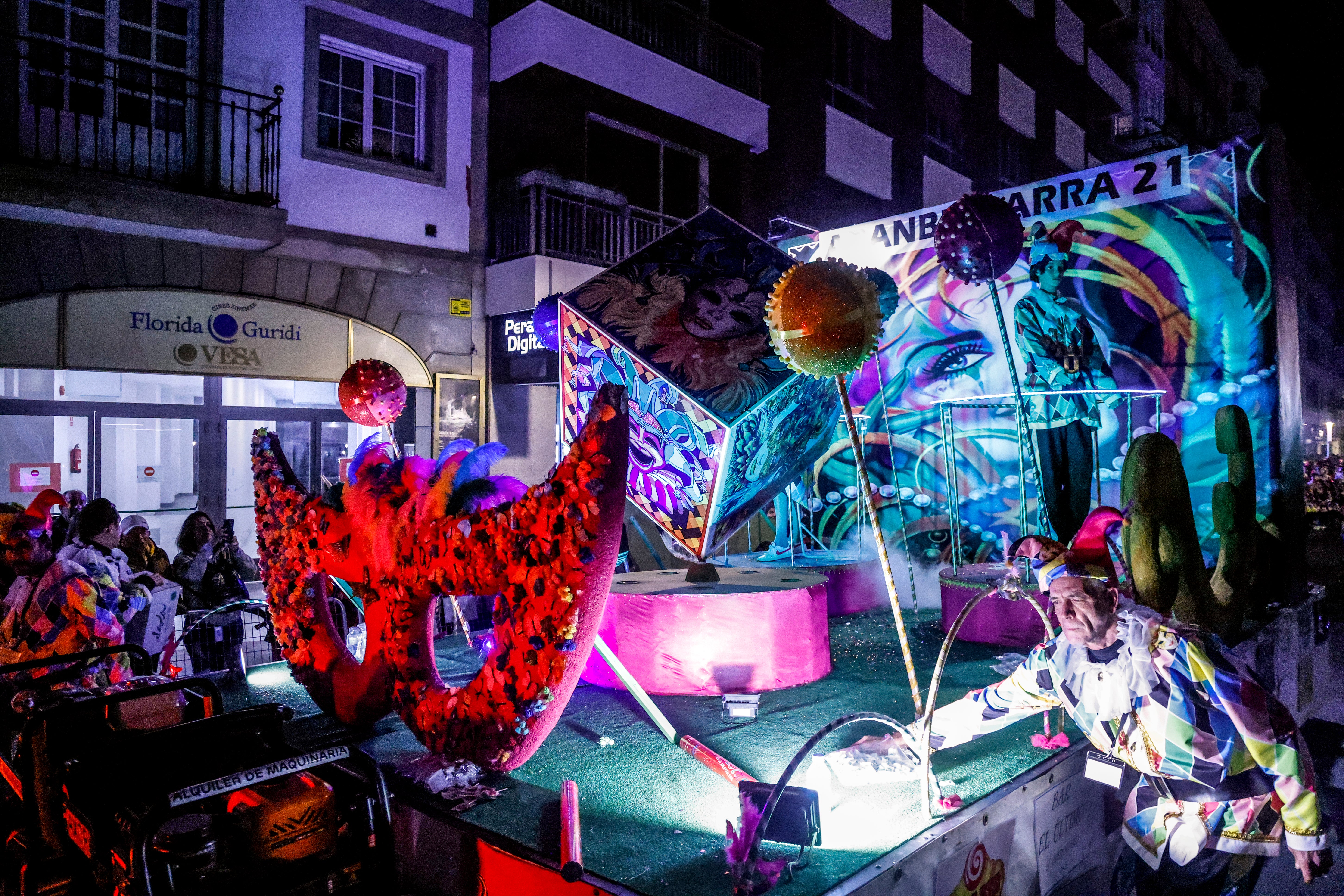 Vitoria se tiñe de Carnaval