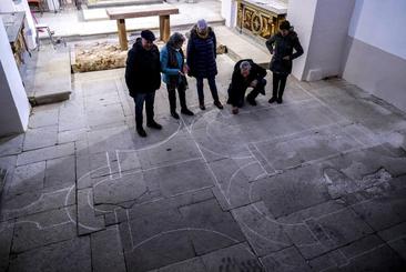 Las marcas «sorprendentes» en una iglesia de Treviño | El Correo Las marcas «sorprendentes» en una iglesia de Treviño | El Correo
