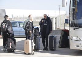 Félix Fernández, Alfredo Salazar y Joan Peñarroya a su llegada al Buesa.