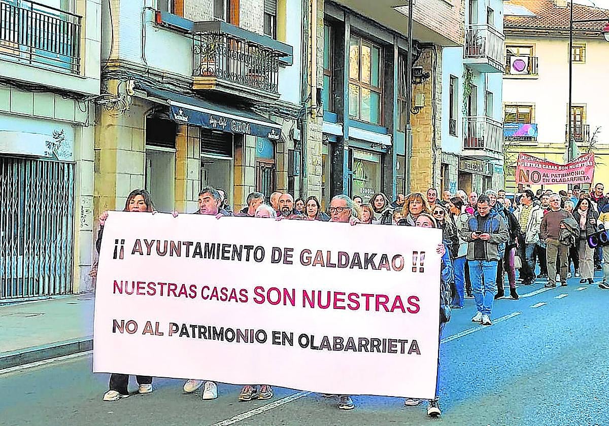 Manifestación vecinal esta semana contra el Ayuntamiento de Galdakao, liderado por Bildu, una protesta que apoyó el PNV.