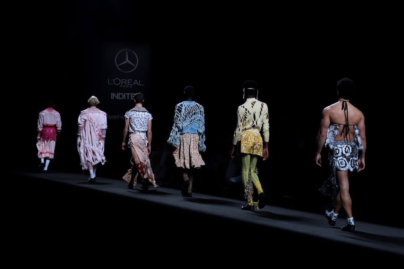 Aitor Goikoetxea recibe el premio Mercedes-Benz Fashion Talent de la MBFW