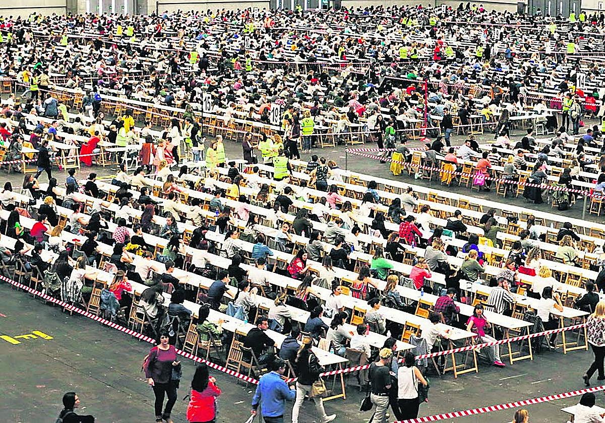 Aspirantes en un examen de la anterior OPE de Osakidetza.