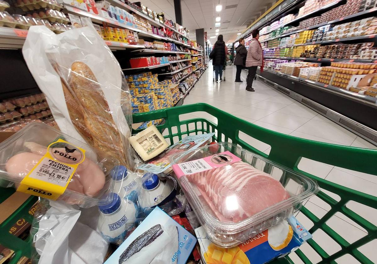 Una cadena de supermercados anuncia grandes descuentos para los clientes mayores de 65 años