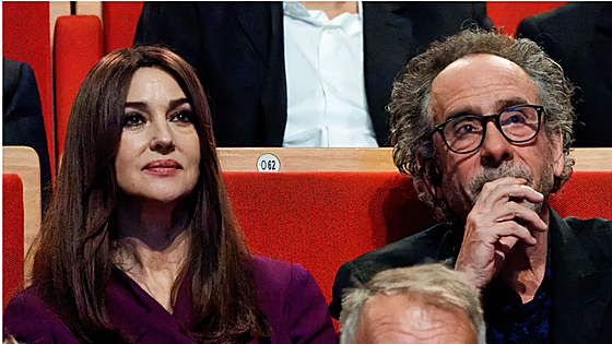 Monica Bellucci y Tim Burton, nueva pareja sorpresa de paseo por París