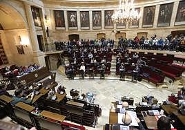 Vecinos de Usansolo en el pleno de la Casa de Juntas de Gernika el pasado mes de noviembre.