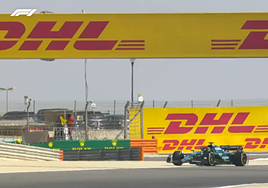 El Aston Martin de Drugovich, tirado en medio de la pista.