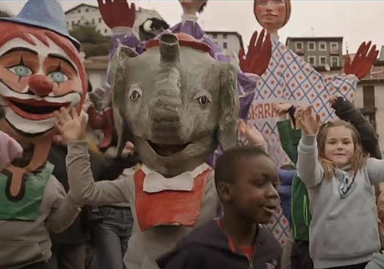 'Turrun hotsa', Ondarroako Ibilaldiaren abestia, marinel guztiei egindako omenaldia da