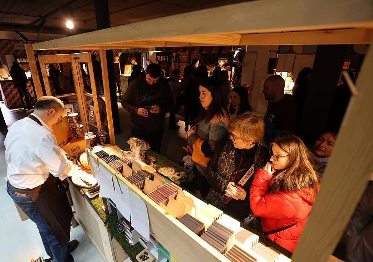 El puesto de Kaitxo, firma de Balmaseda, estuvo muy concurrido durante toda la mañana del domingo.