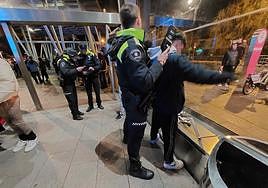 Carnavales de Algorta: tres navajas y un destornillador incautados gracias al detector de metales