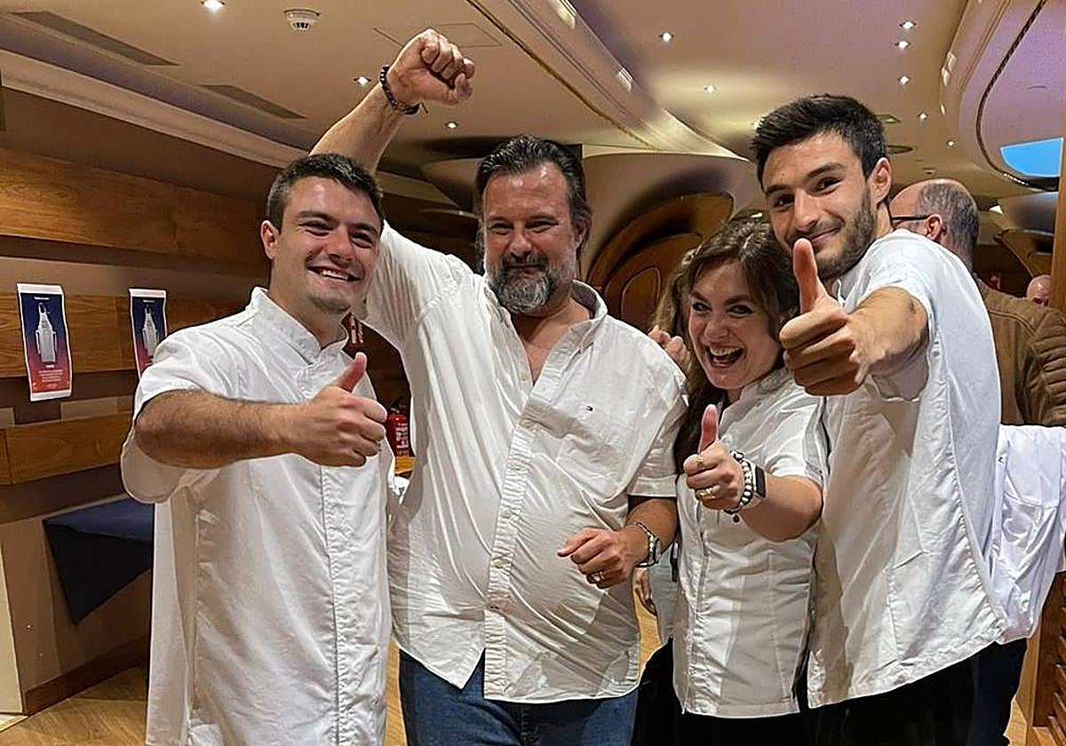 Alberto Solana y Marisa Barrio con sus hijos Alberto Jr. y José María celebran el Taco de Oro.