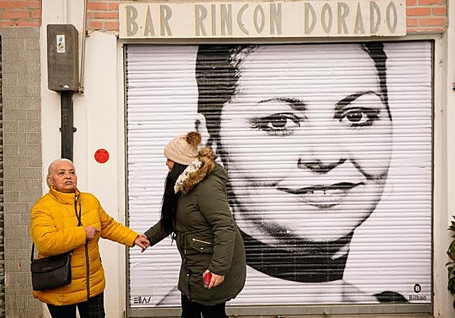 Petra Presentación junto a su nieta