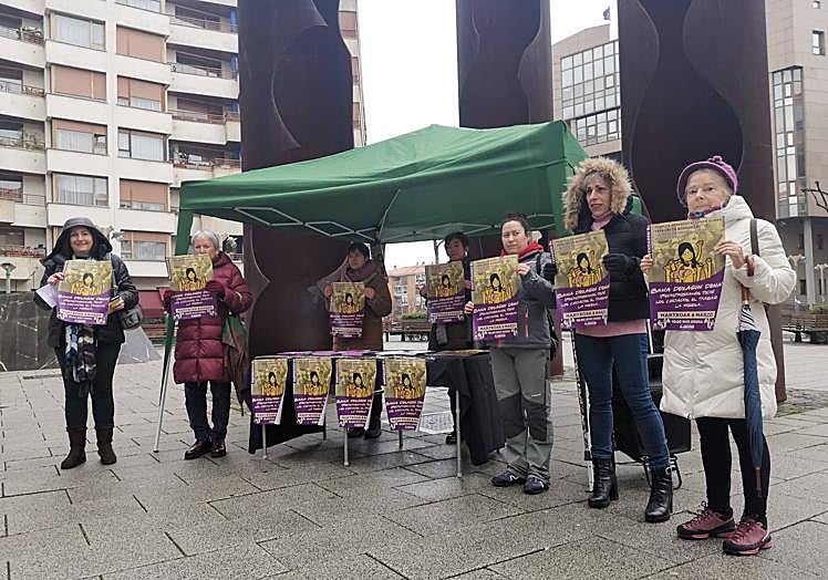 Mesainformativa de este viernes en Bide Onera, donde partirá la manifestación el miércoles.