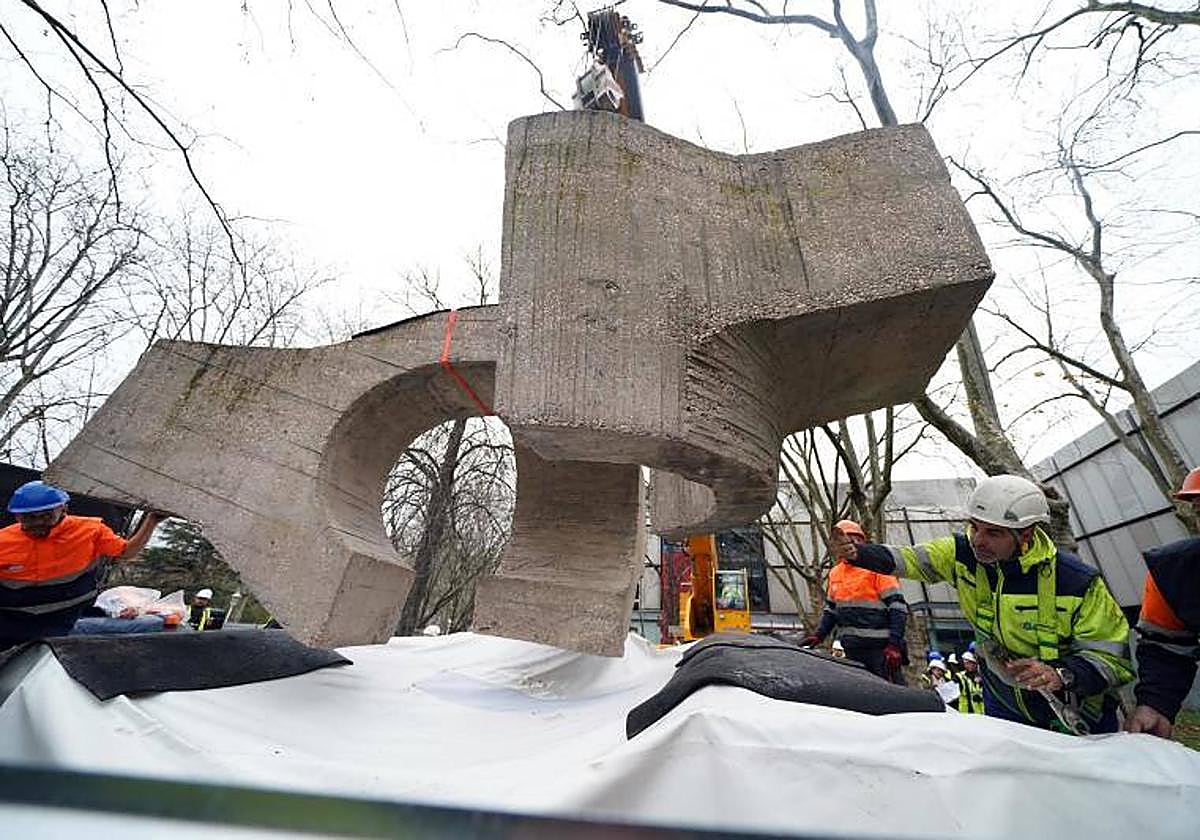 La gran escultura de Chillida del Bellas Artes, lista para viajar a Hernani
