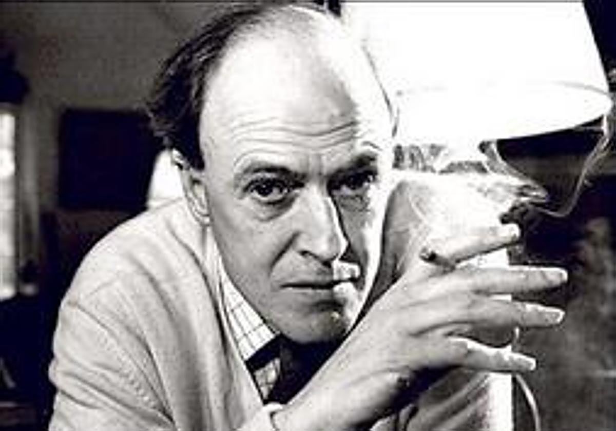 Roal Dahl murió a la edad de 74 años tras haber alcanzado el éxito como escritor de literatura infantil y como seductor de mujeres ricas.