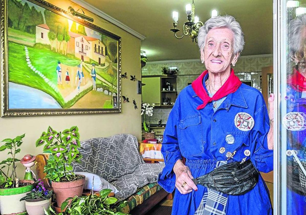 Esther Espinosa abrió las puertas de su casa a EL CORREO en la previa de las fiestas de La Blanca del año pasado.