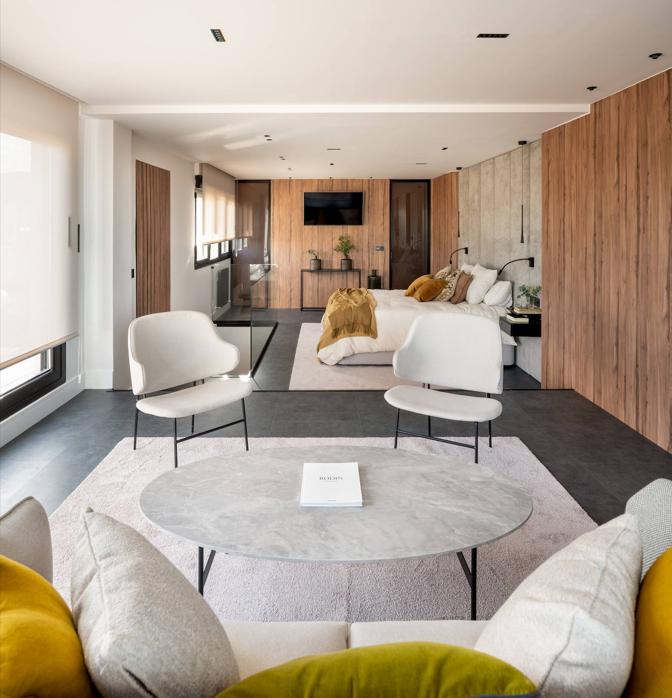 El dúplex de diseño de una pareja en Santurtzi con vistas inmejorables