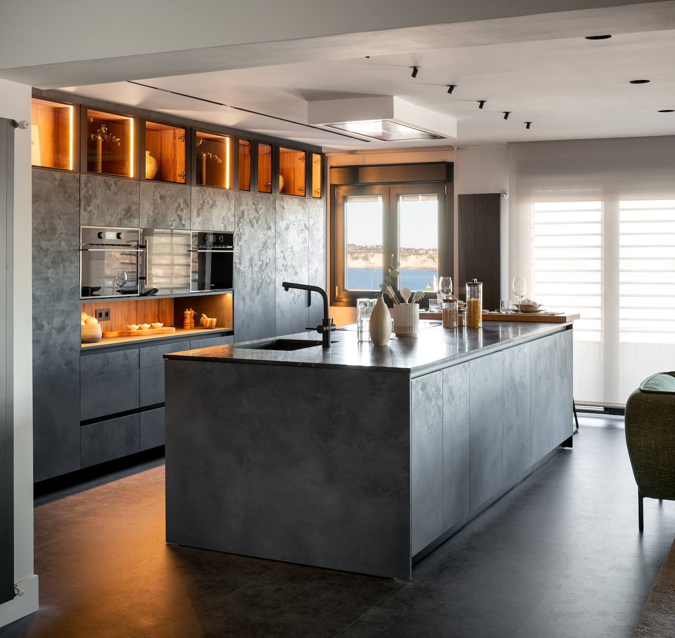 El dúplex de diseño de una pareja en Santurtzi con vistas inmejorables