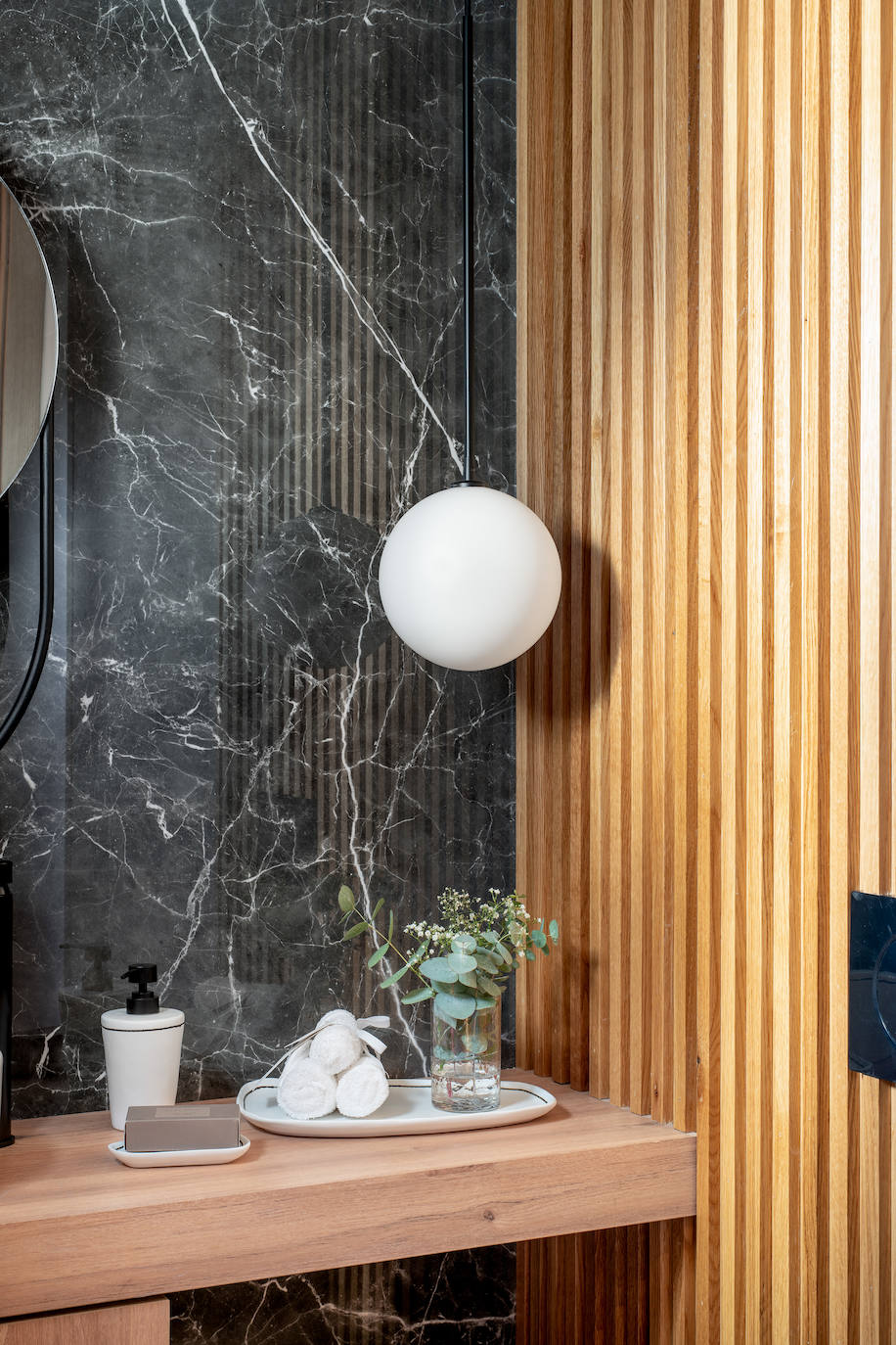 El dúplex de diseño de una pareja en Santurtzi con vistas inmejorables