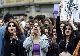 Miles de estudiantes por el 8-M en Bilbao