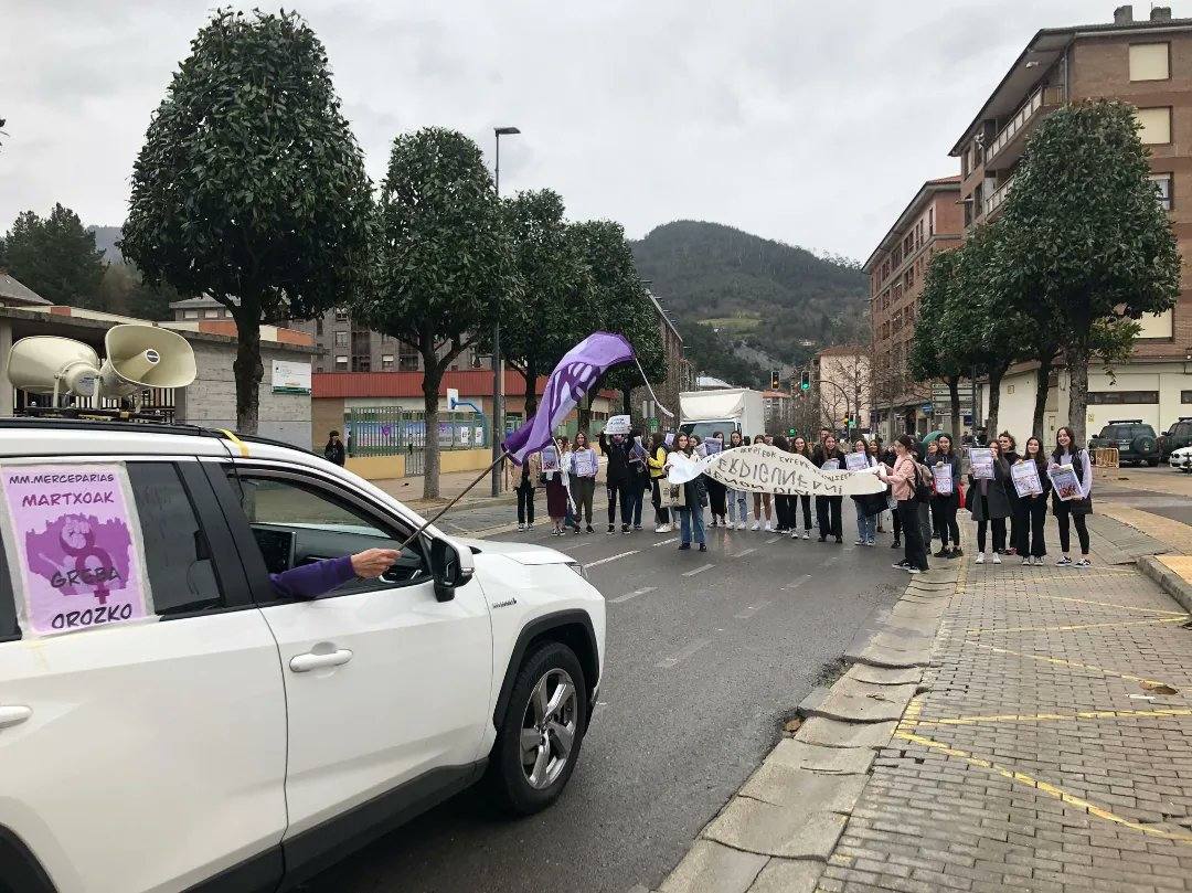 La ola morada protagoniza el 8M en todas las localidades de Ayala