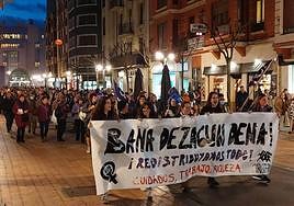 Miles de personas se sumaron a la manifestación que ha recorrido este 8-M las calles de Barakaldo.