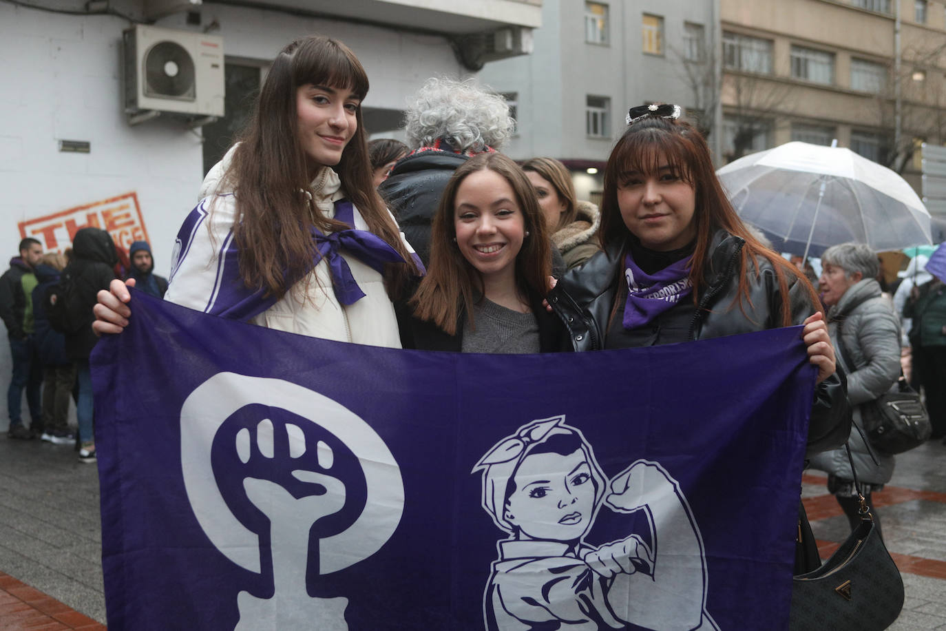 Leyre Ortiz, Dayana González y Guisselle recordaron a las mujeres que han caído por la violencia machista. 