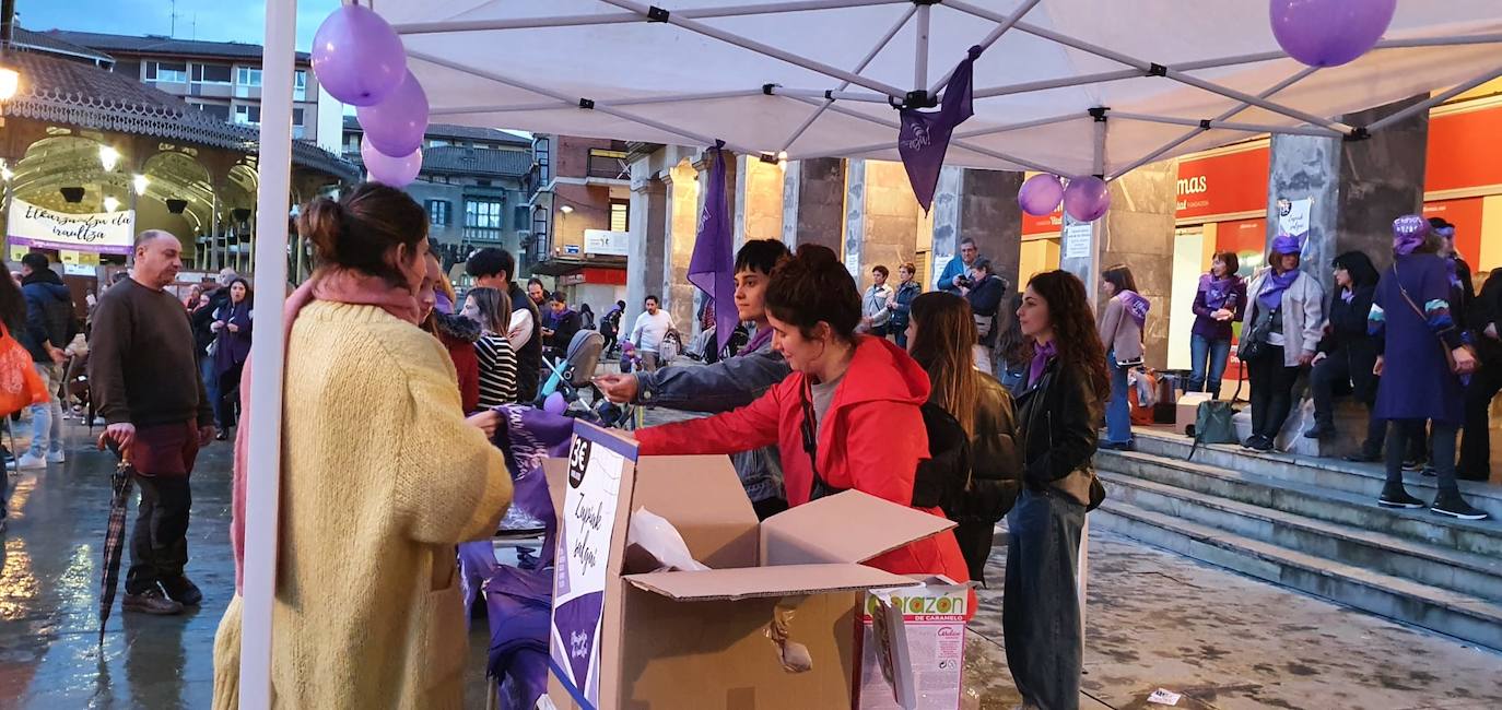 La ola morada protagoniza el 8M en todas las localidades de Ayala