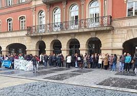 Imagen de la concentración en la plaza del Ayuntamiento de Erandio Bekoa.