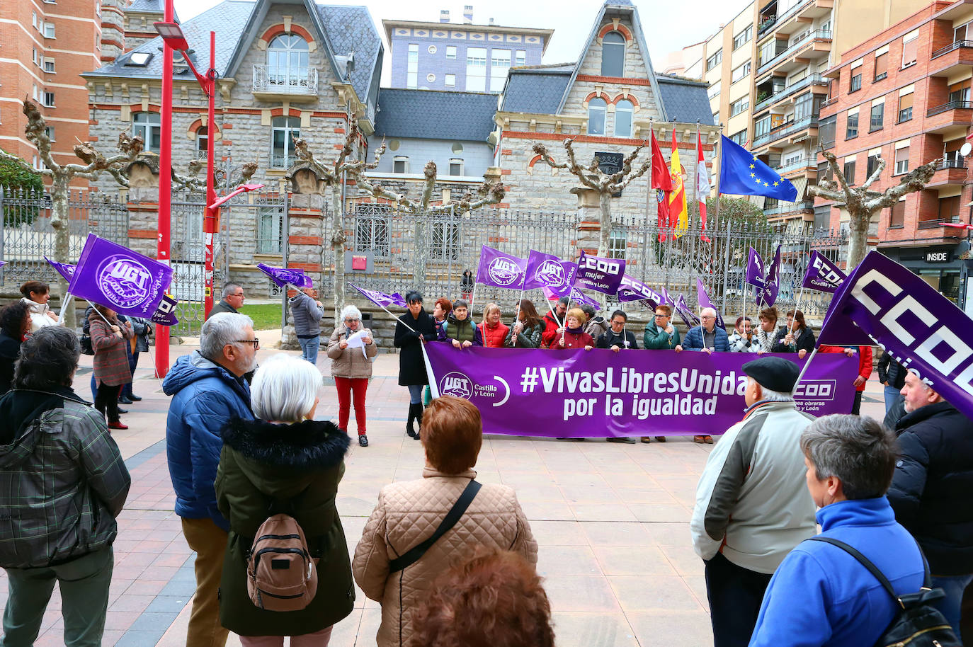 Manos tiznadas de dignidad