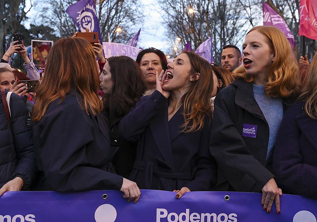 Un 8-M con ausencias