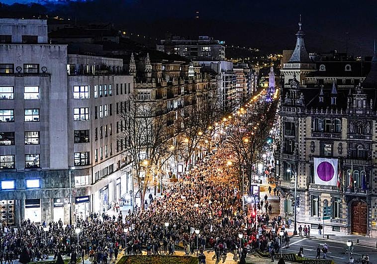 Multitudinario clamor por la igualdad en Bilbao: «Hombres, dejen de escaquearse»
