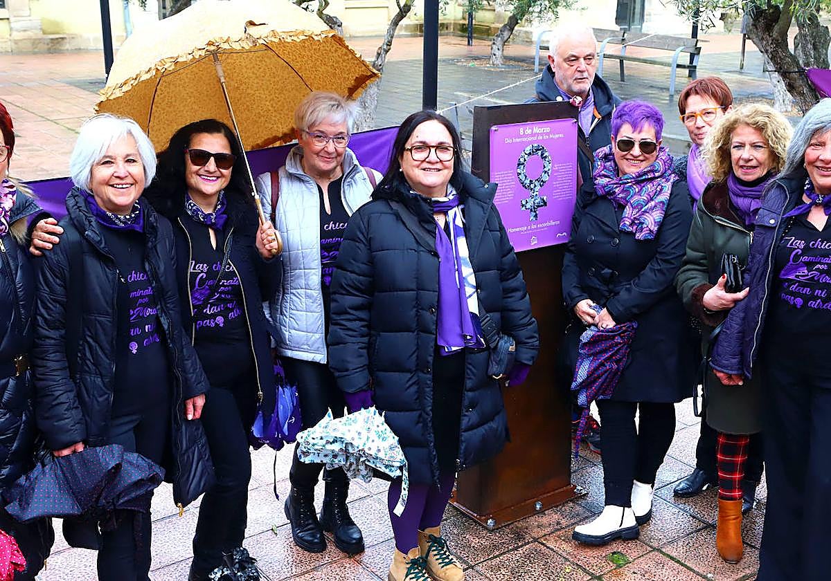 Manos tiznadas de dignidad