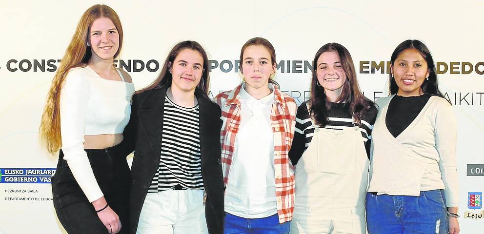 Maialen Argiñarena, Claudia Zufía, Sofía Lanza, Nahia Goyarzu y Andrea Rocha. 