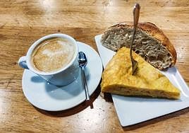 ¿Es bueno el café con pintxo de tortilla? No. Es un mal desayuno