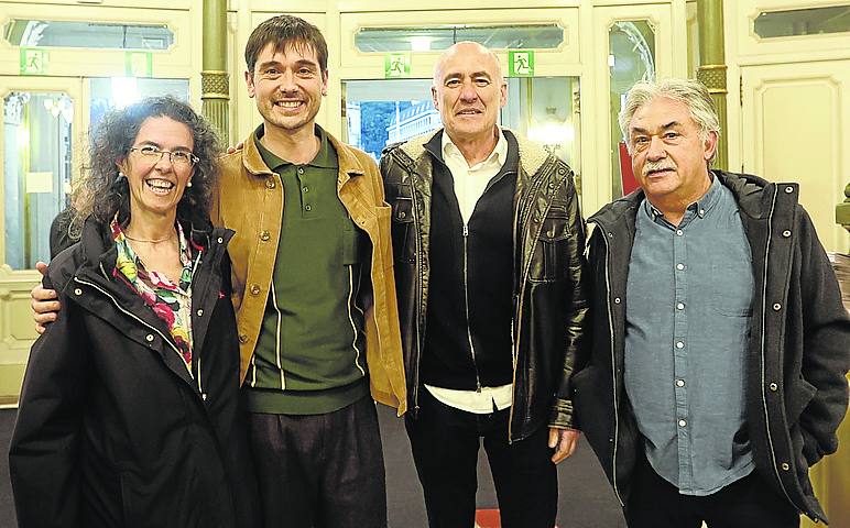 Beatriz Marcos, Jon Maya, Iñaki Goirizelaia y Asier Muniategi. 