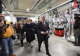 El lehendakari Iñigo Urkullu en el transcurso de la visita a las instalaciones de Gestamp en el seno del AIC de Boroa.