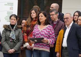 Artolazabal, candidata a la Alcaldía, y González, a revalidar su puesto en la Diputación, en un acto con concejales y militantes.