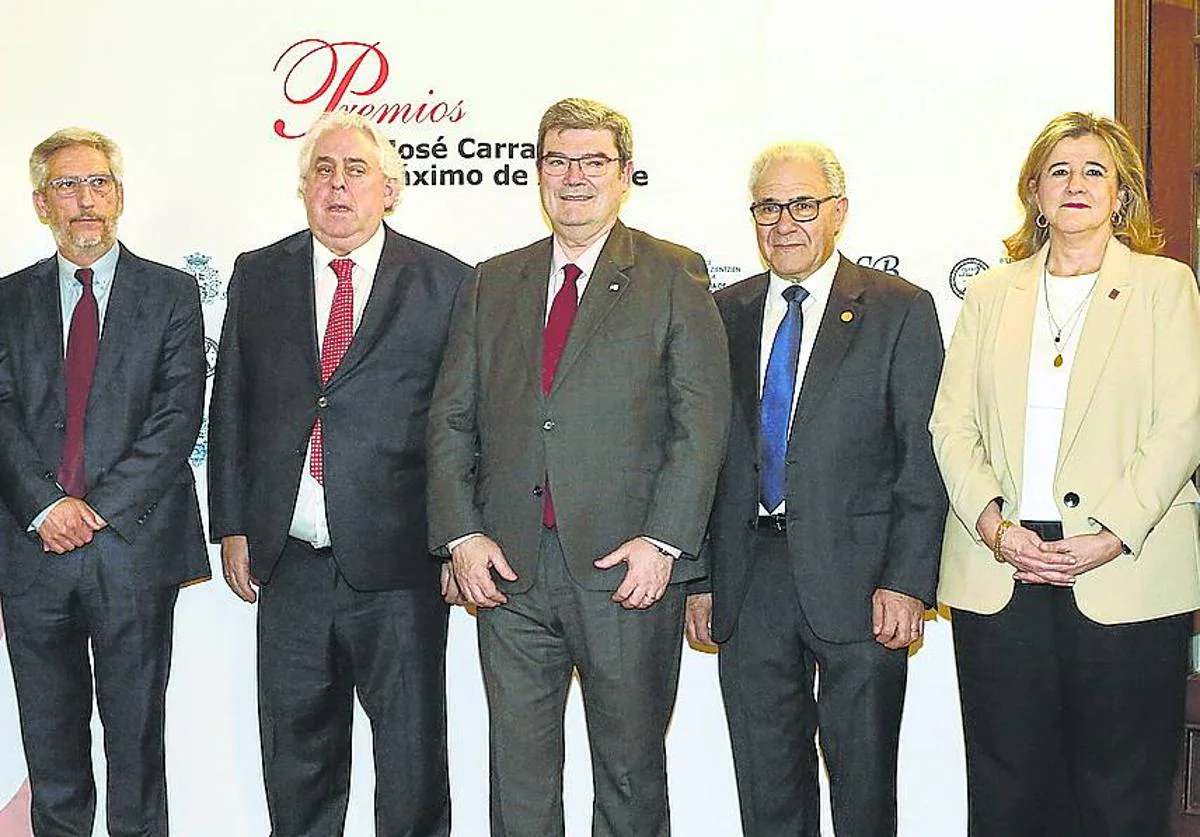 Juan Ignacio Goiria, José Luis Quintas, Javier Oleaga, Juan Mari Aburto, Paco Dehesa, Teresa Laespada y Ricardo Franco Vicario.