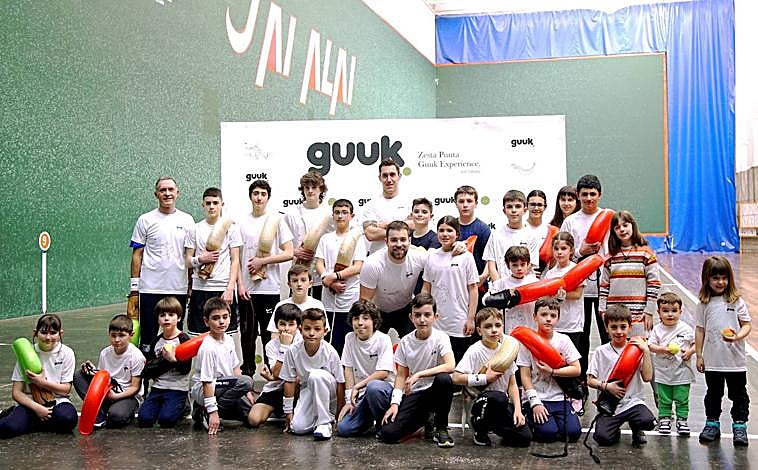 Imagen principal - Vitoria busca recuperar la esencia de la cesta punta