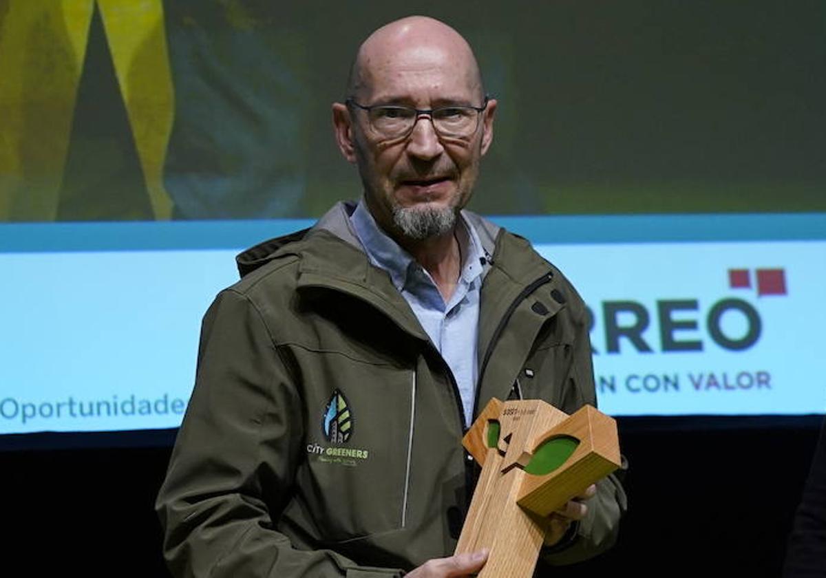 Pedro Lasa, socio director de SUDS, tras recoger su premio.