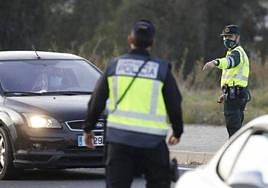 La multa de la DGT para los conductores que usan gafas o lentillas
