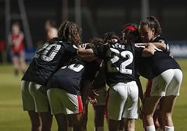 Las jugadores rojiblancas, durante el partido ante Osasuna de cuartos.
