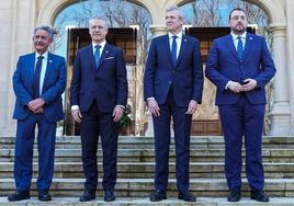 Miguel Ángel Revilla (Cantabria), Iñigo Urkullu (Euskadi), Alfonso Rueda (Galicia) y Adrián Barbón (Asturias), el lunes en Vitoria tras la cumbre.