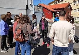 Vecinos del barrio San Andrés muestran su hartazgo por el retraso de las obras.