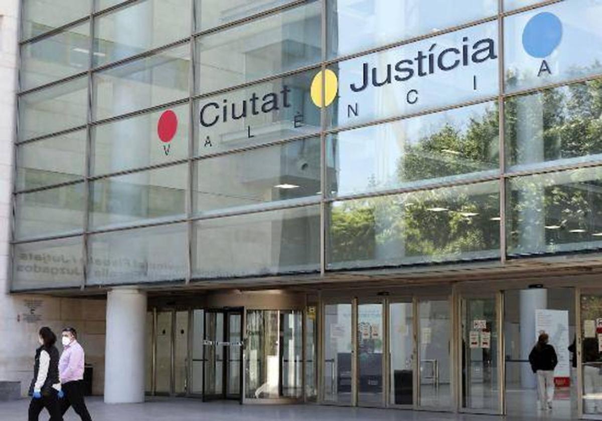 La fachada de la Ciudad de Justicia, en Valencia.